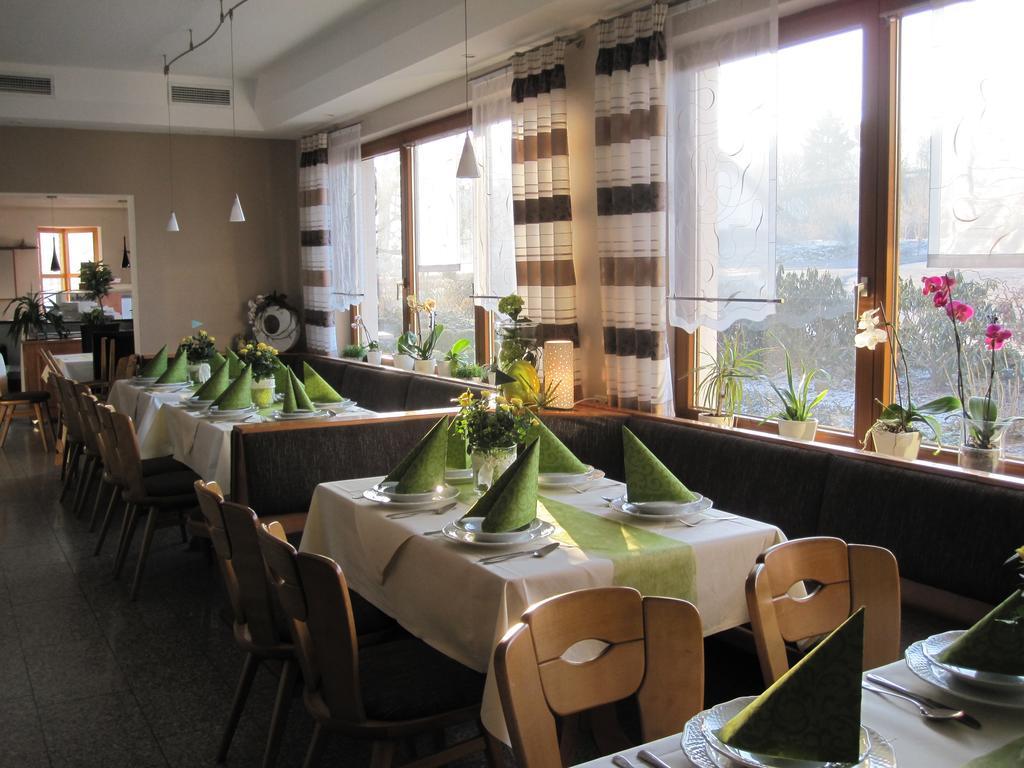 Rhoen-Hotel Sonnenhof - Restaurant & Cafe Poppenhausen Exterior photo