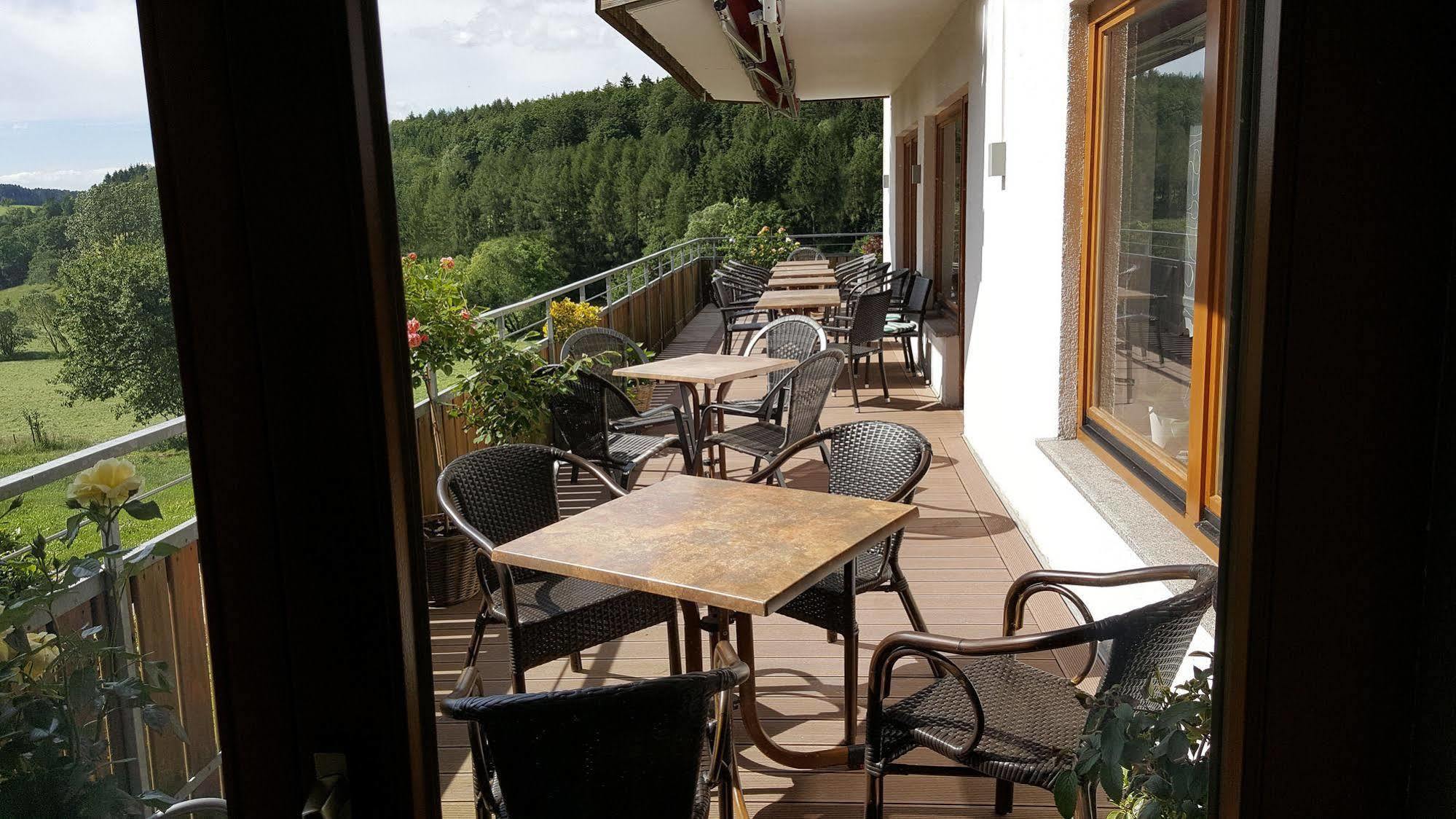 Rhoen-Hotel Sonnenhof - Restaurant & Cafe Poppenhausen Exterior photo